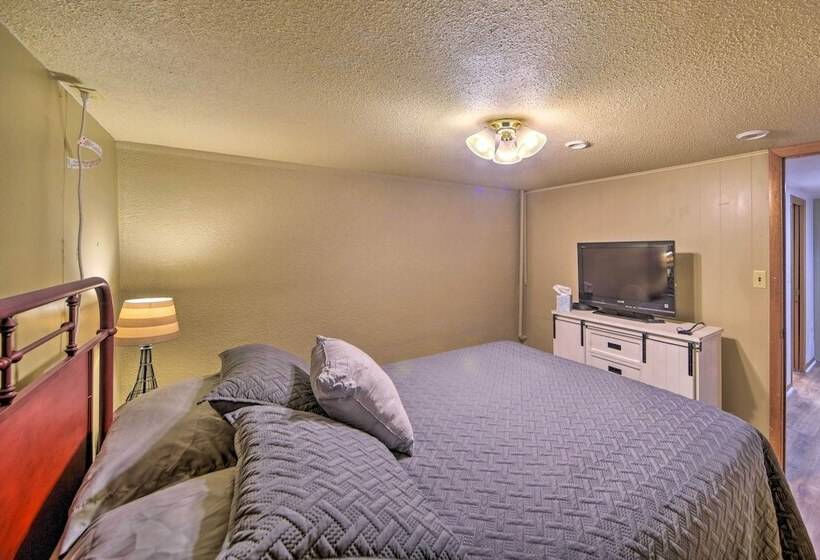 Pet Friendly Ogallala Home ~ 7 Mi To Lakefront!
