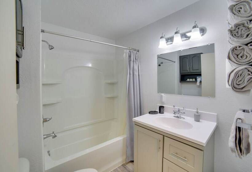 Pet Friendly & Peaceful Northern Michigan Gem