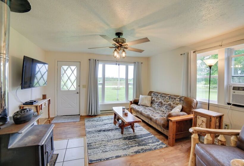 Pet Friendly & Peaceful Northern Michigan Gem