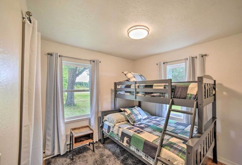 Pet Friendly & Peaceful Northern Michigan Gem