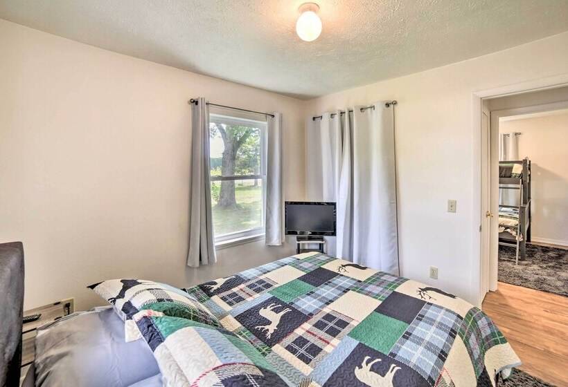 Pet Friendly & Peaceful Northern Michigan Gem