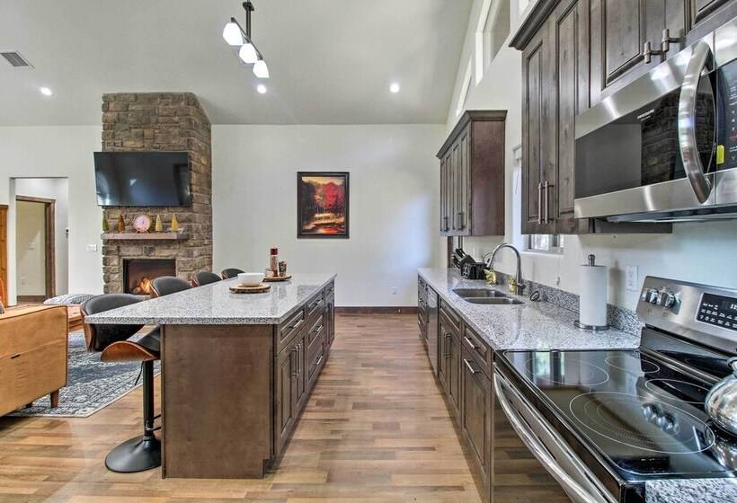 Pet Friendly Show Low Cabin: Near Hiking!