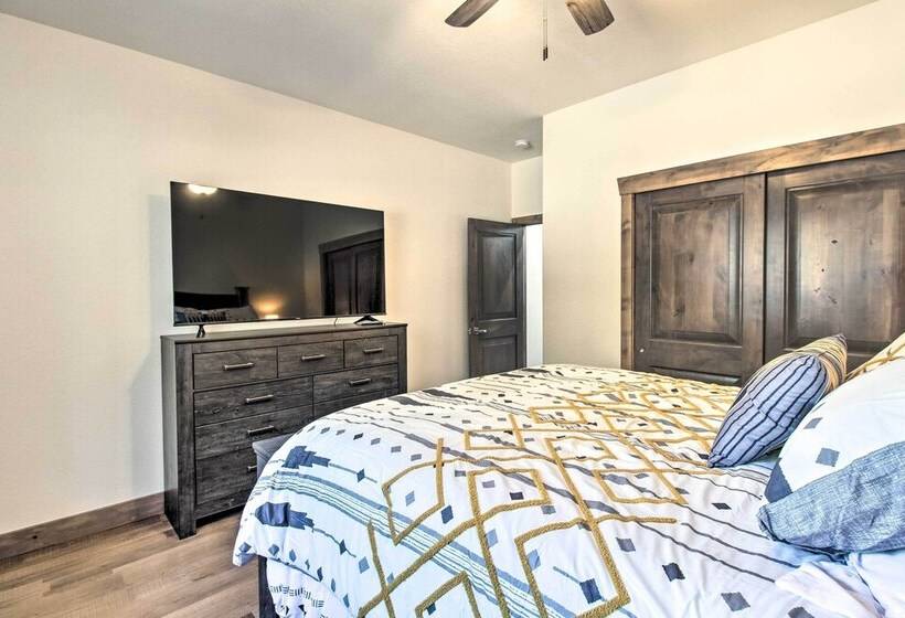 Pet Friendly Show Low Cabin: Near Hiking!