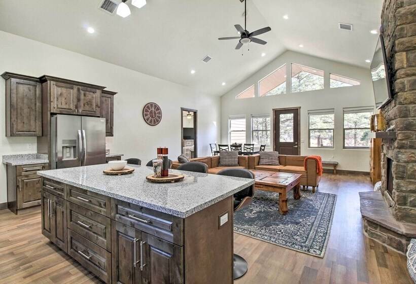 Pet Friendly Show Low Cabin: Near Hiking!