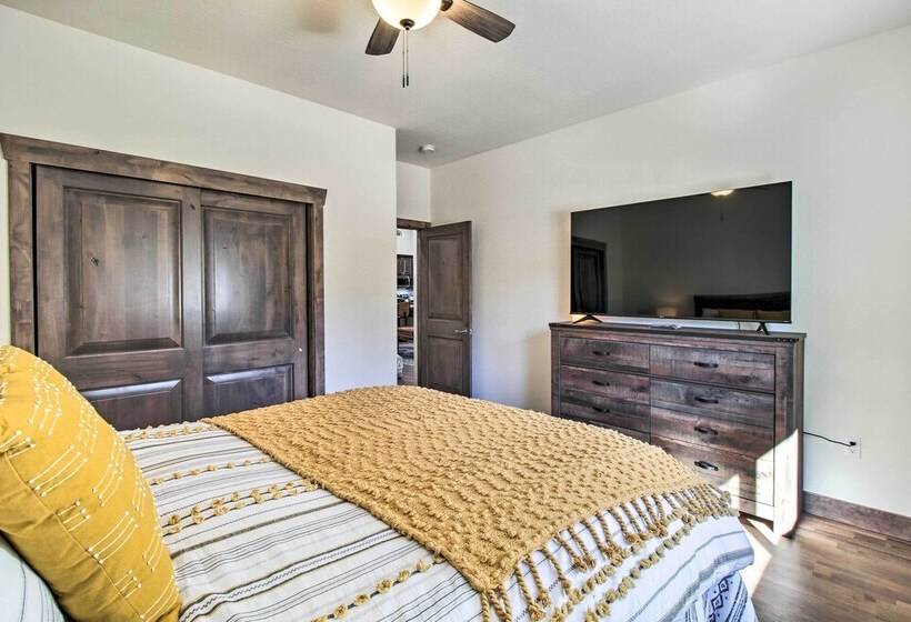 Pet Friendly Show Low Cabin: Near Hiking!