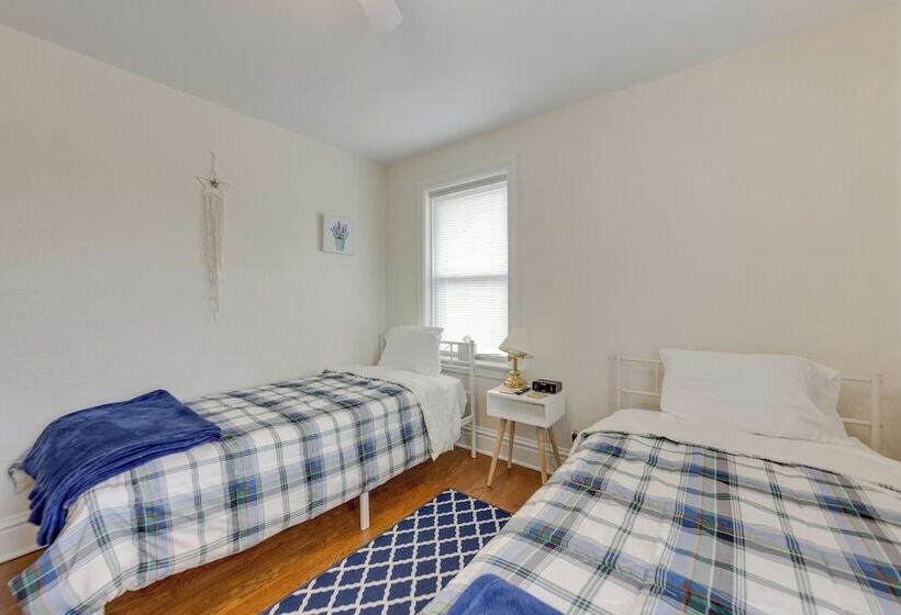 Pet Friendly St Louis Home W/ Grill & Backyard