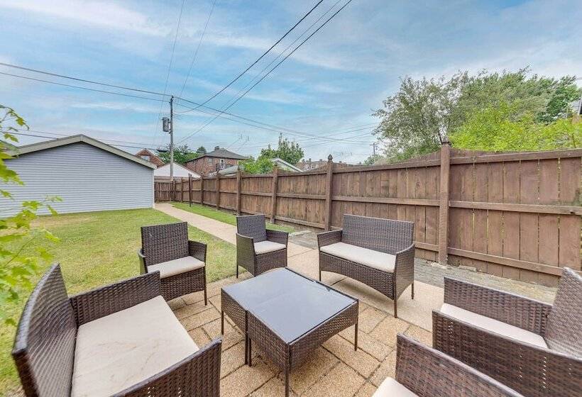 Pet Friendly St Louis Home W/ Grill & Backyard