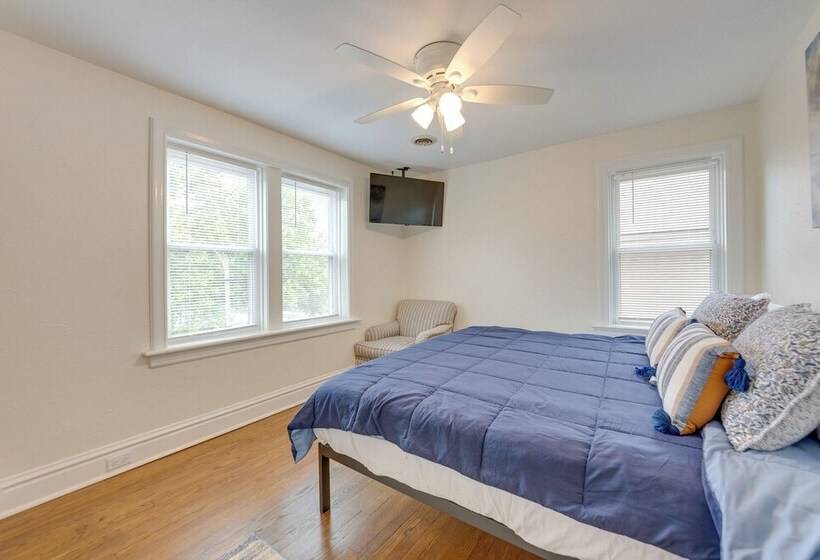 Pet Friendly St Louis Home W/ Grill & Backyard