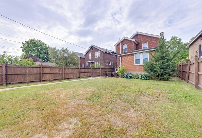 Pet Friendly St Louis Home W/ Grill & Backyard
