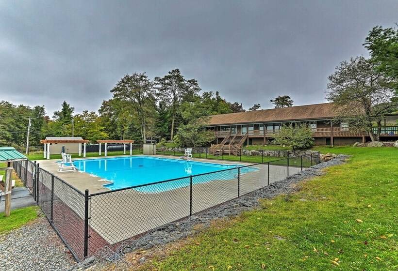 Pet Friendly Tobyhanna Abode W/ Movie Room & Pool!