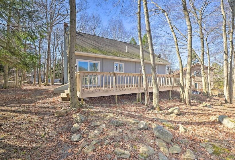 Pet Friendly Tobyhanna Abode W/ Movie Room & Pool!