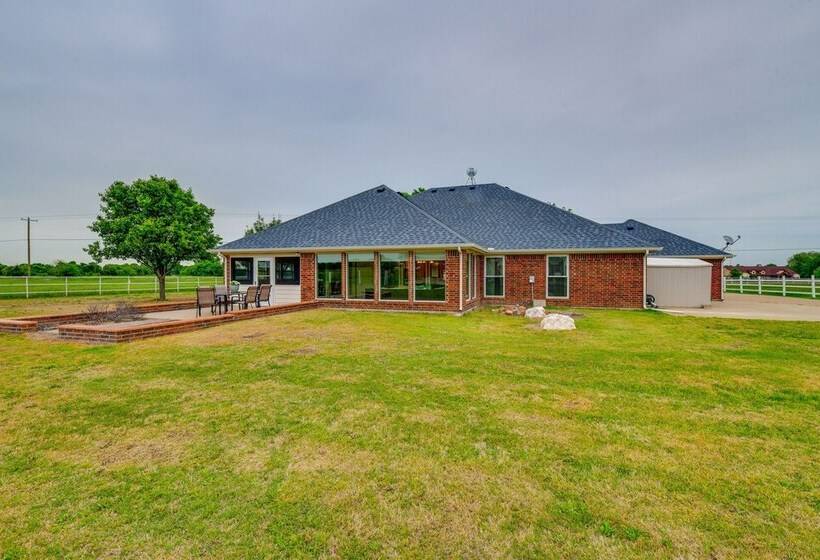 Large Yard: Pet Friendly Waxahachie Vacation Home!