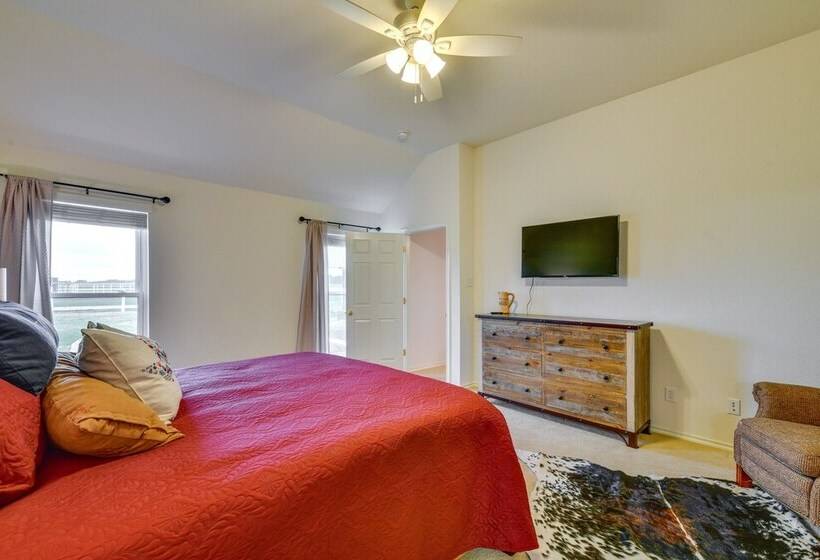 Large Yard: Pet Friendly Waxahachie Vacation Home!