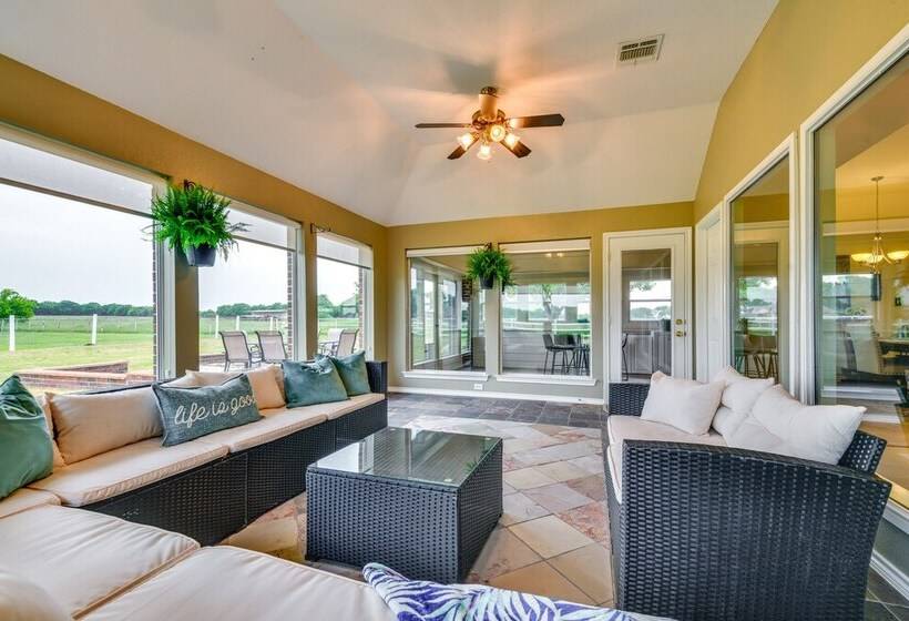 Large Yard: Pet Friendly Waxahachie Vacation Home!