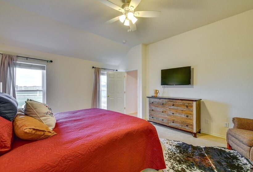 Large Yard: Pet Friendly Waxahachie Vacation Home!