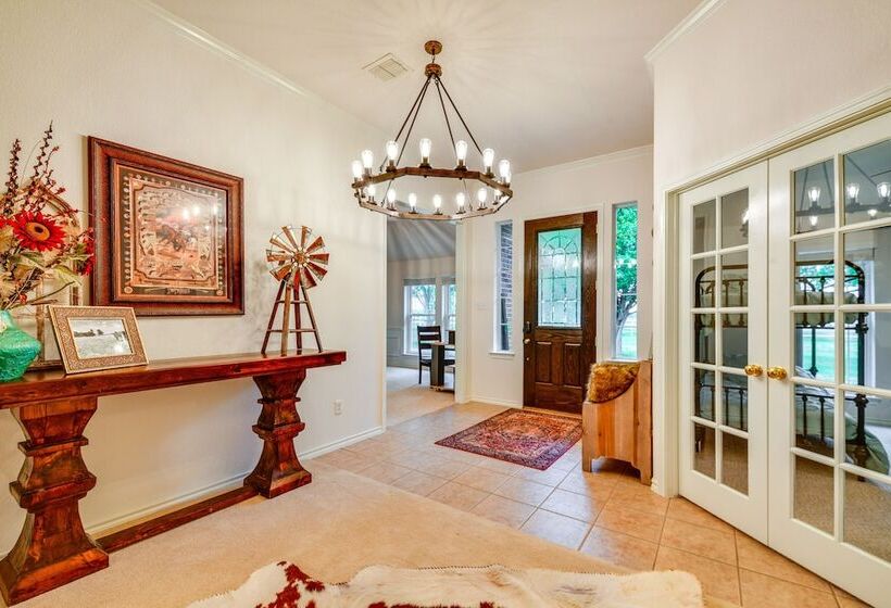 Large Yard: Pet Friendly Waxahachie Vacation Home!