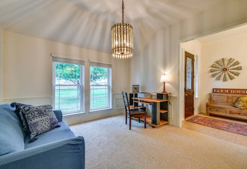 Large Yard: Pet Friendly Waxahachie Vacation Home!