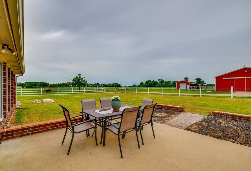 Large Yard: Pet Friendly Waxahachie Vacation Home!