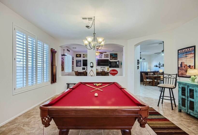 Phoenix Retreat W/ Heated Pool, Gas Grill & Yard!