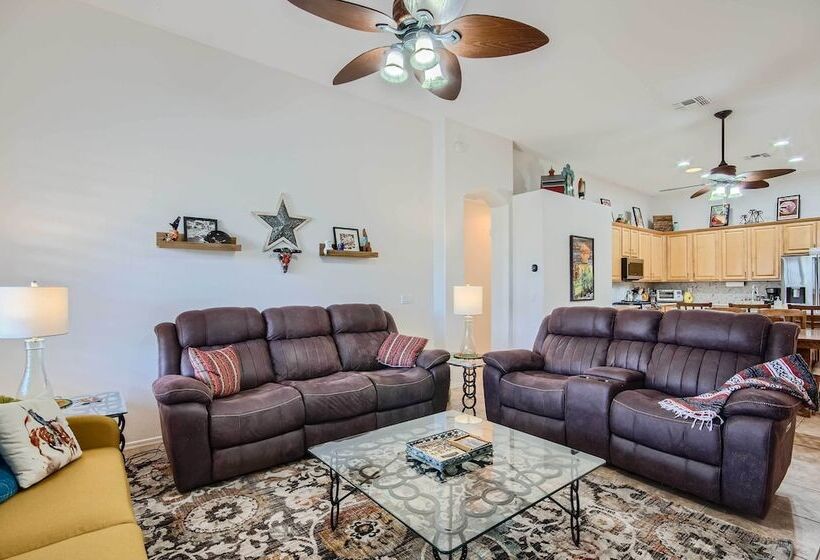 Phoenix Retreat W/ Heated Pool, Gas Grill & Yard!