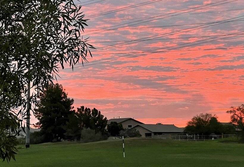 Phoenix Retreat W/ Heated Pool, Gas Grill & Yard!