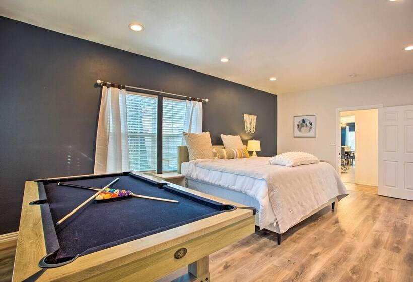 4 Mi To Dtwn Dallas: Home W/ Fire Pit + Gazebo