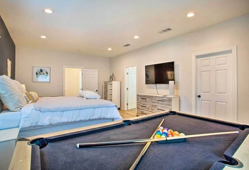 4 Mi To Dtwn Dallas: Home W/ Fire Pit + Gazebo