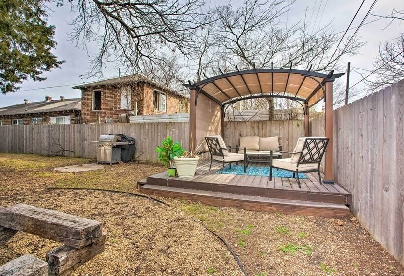 4 Mi To Dtwn Dallas: Home W/ Fire Pit + Gazebo