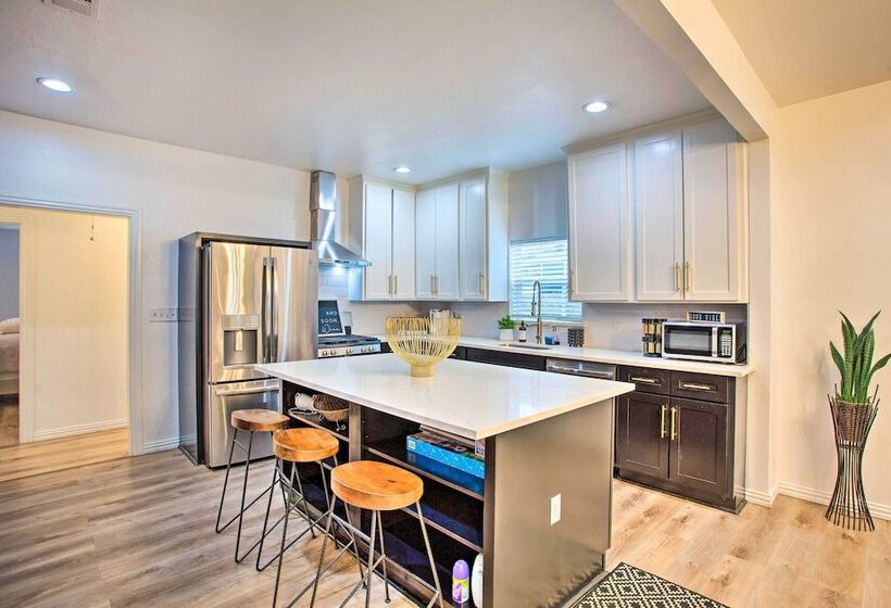 4 Mi To Dtwn Dallas: Home W/ Fire Pit + Gazebo