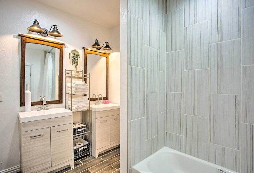 4 Mi To Dtwn Dallas: Home W/ Fire Pit + Gazebo