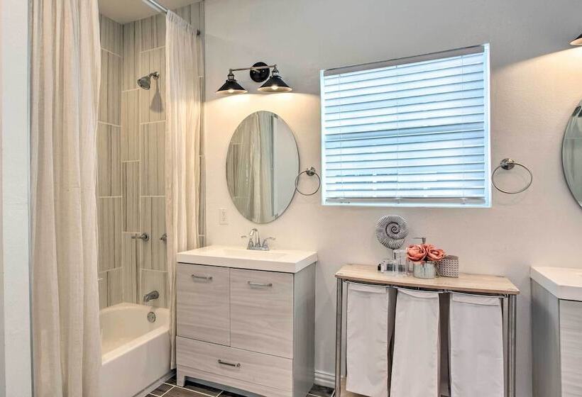 4 Mi To Dtwn Dallas: Home W/ Fire Pit + Gazebo