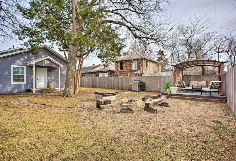 4 Mi To Dtwn Dallas: Home W/ Fire Pit + Gazebo