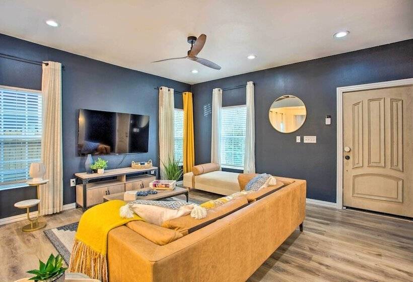 4 Mi To Dtwn Dallas: Home W/ Fire Pit + Gazebo