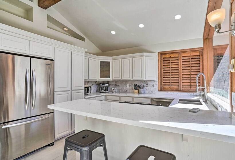 Picturesque Prescott Home W/ Mtn Views & Hot Tub