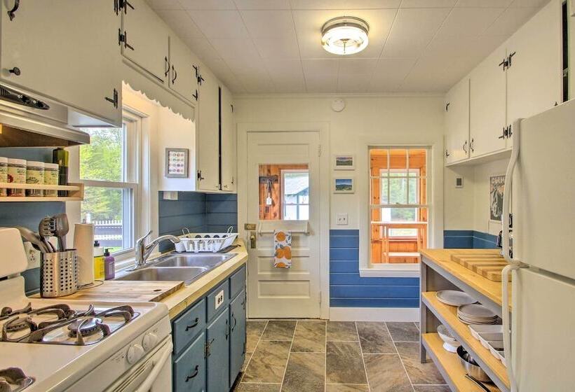 Picturesque Retreat On 1 Acre W/ Gas Grill!