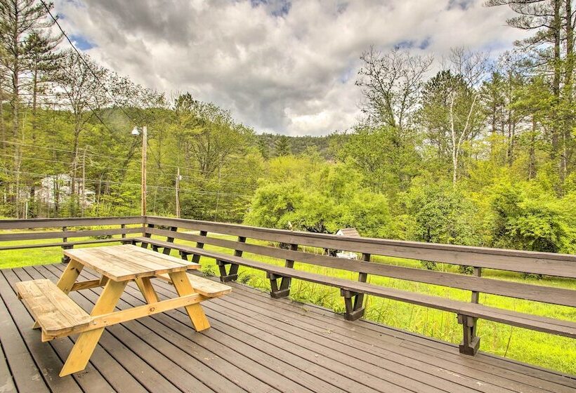 Picturesque Retreat On 1 Acre W/ Gas Grill!