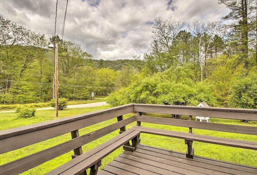 Picturesque Retreat On 1 Acre W/ Gas Grill!