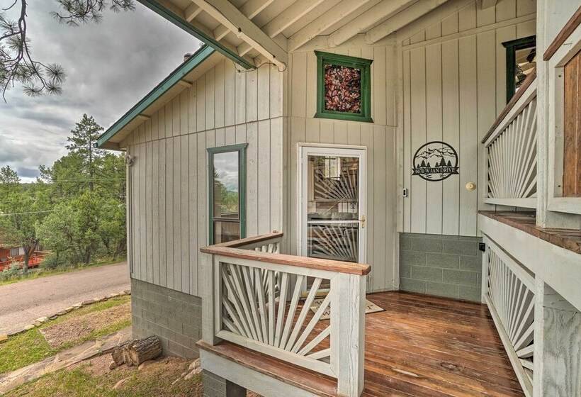 Cozy Pine Retreat W/ Private Hot Tub & Views