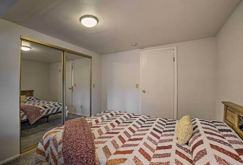 Cozy Pine Retreat W/ Private Hot Tub & Views