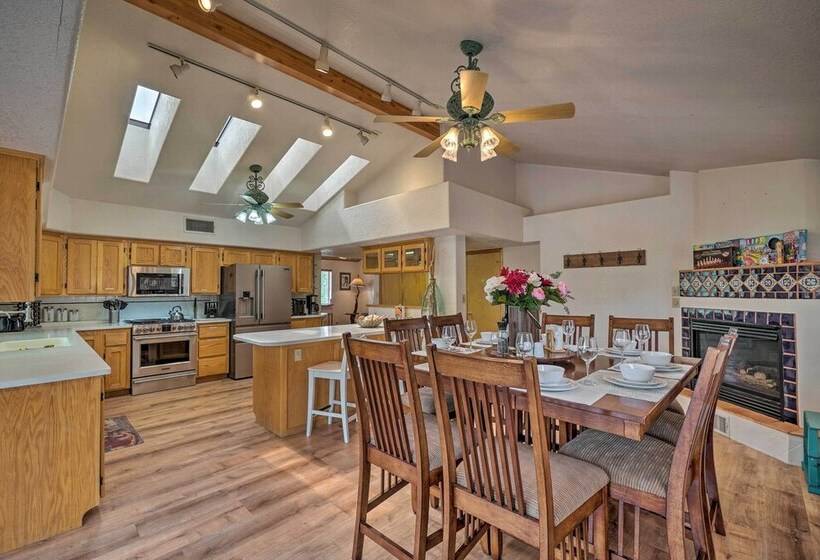 Cozy Pine Retreat W/ Private Hot Tub & Views