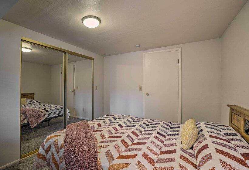 Cozy Pine Retreat W/ Private Hot Tub & Views