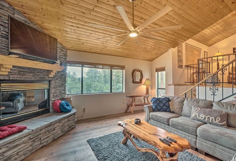 Cozy Pine Retreat W/ Private Hot Tub & Views