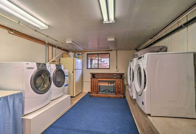 Cozy Pine Retreat W/ Private Hot Tub & Views