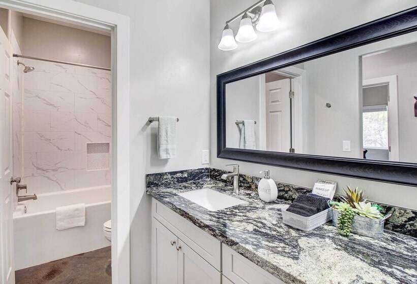 Pinetop Lakeside Home W/ Private Hot Tub & Bar