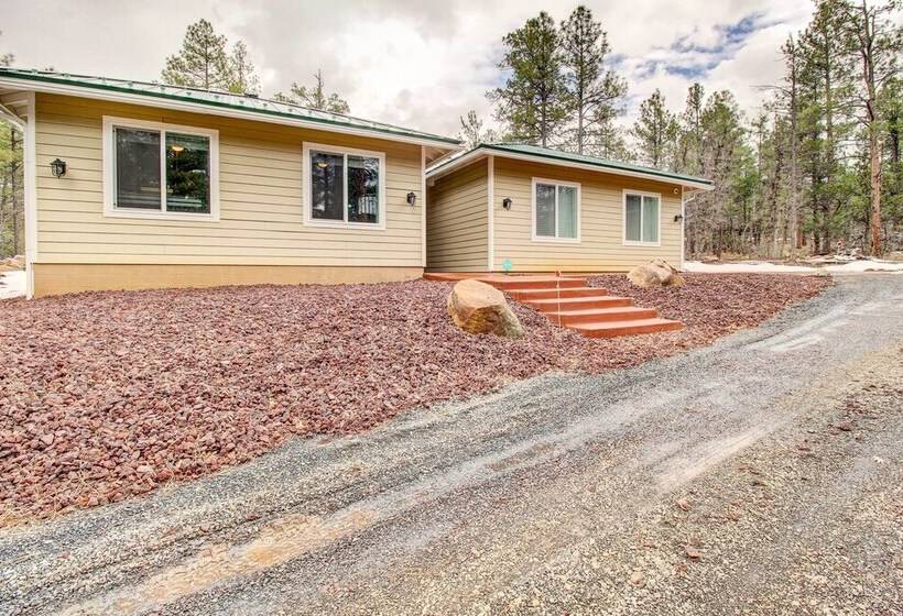 Pinetop Lakeside Home W/ Private Hot Tub & Bar