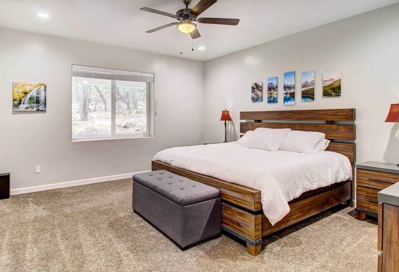 Pinetop Lakeside Home W/ Private Hot Tub & Bar