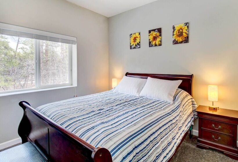 Pinetop Lakeside Home W/ Private Hot Tub & Bar