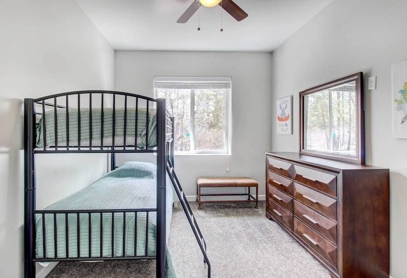 Pinetop Lakeside Home W/ Private Hot Tub & Bar