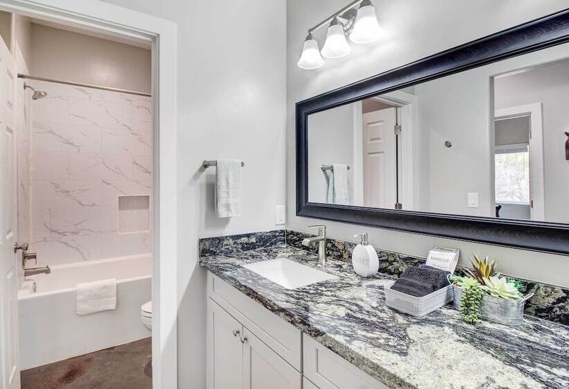 Pinetop Lakeside Home W/ Private Hot Tub & Bar