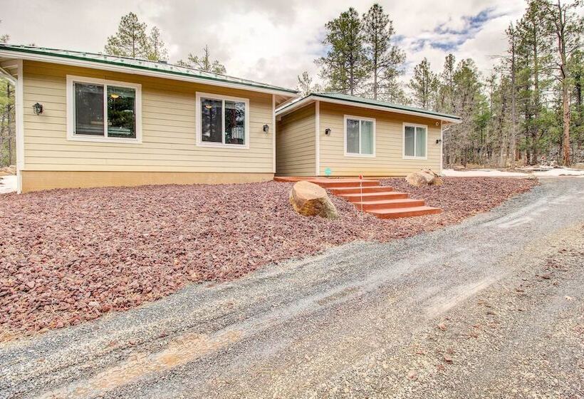 Pinetop Lakeside Home W/ Private Hot Tub & Bar